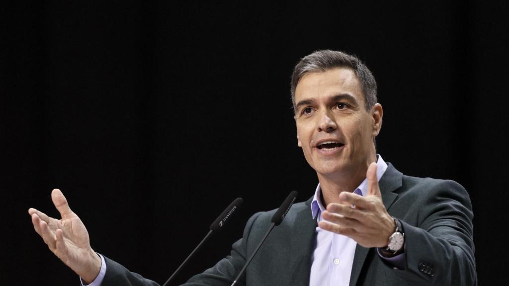Pedro Sánchez, secretario general del PSOE, termina su mitin en el 40º Congreso del PSOE, en valencia.