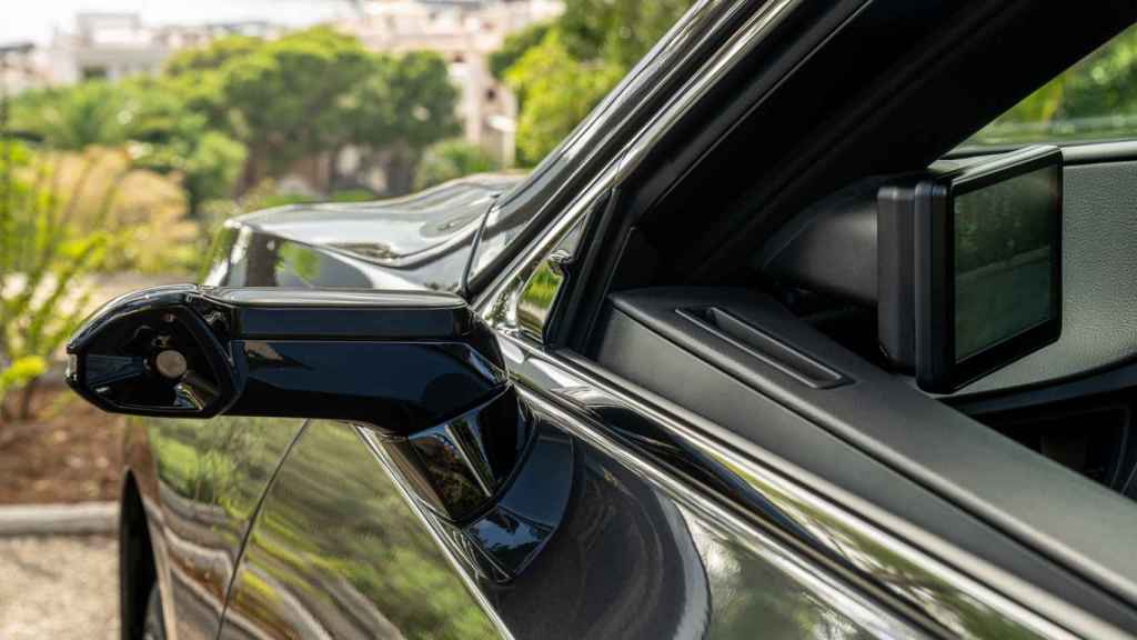Los espejos digitales están en el acabado más alto del Lexus ES.