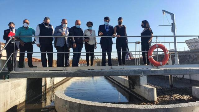 Alfonso Fernández Mañueco y parte del Ejecutivo regional visitan una estación depuradora