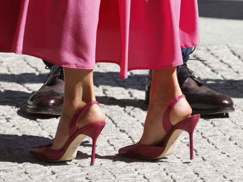 Los zapatos de tacón de aguja que la reina Letizia estrenó en junio para presidir la inauguración de la exposición de Berlanga en junio.