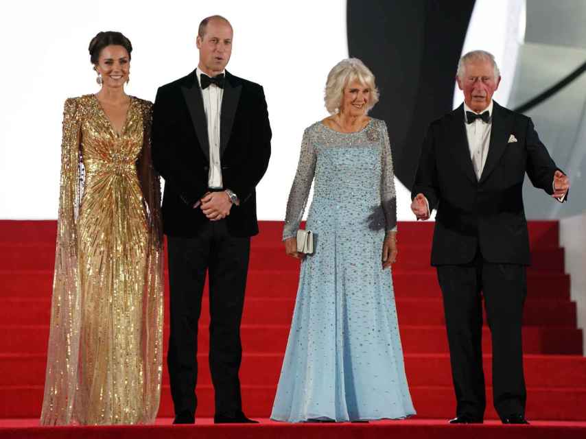 El príncipe Carlos, la duquesa de Cornualles y los duques de Cambridge.