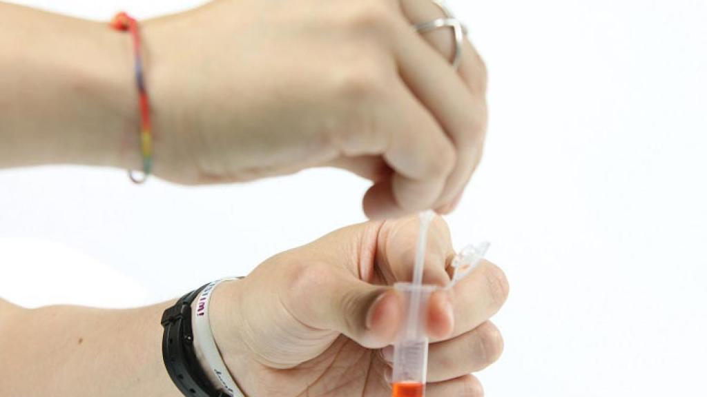 El sistema que están probando detecta la presencia del éxtasis líquido en cualquier bebida.