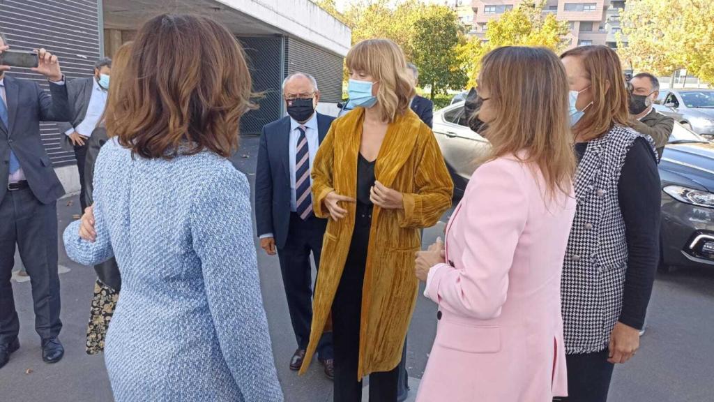 Pilar Alegría en el exterior del Museo de la Ciencia de Valladolid