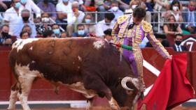 Alejandro Marcos torea a 'Gandillito', de la ganadería de Galache