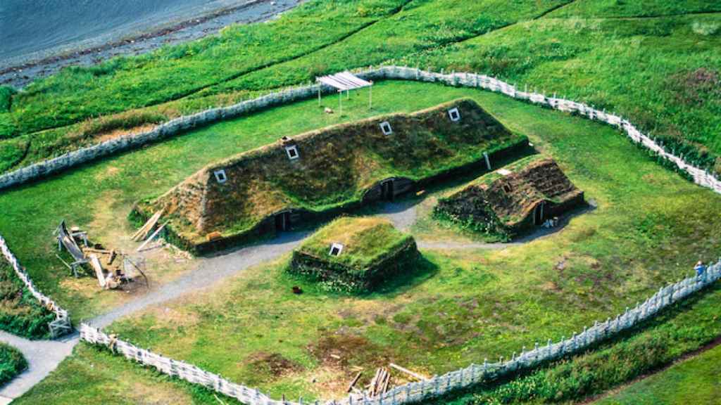 Reconstrucción de un edificio vikingo del yacimiento de L'Anse aux Meadows.