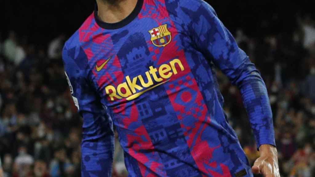 Gerard Piqué celebra un gol con el Barcelona en la Champions League 2021/2022