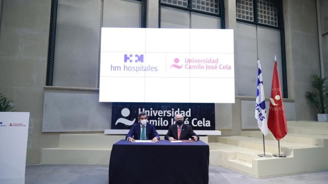 Juan Abarca Cidón, presidente de HM Hospitales, y Emilio Lora-Tamayo, rector de la Universidad Camilo José Cela.