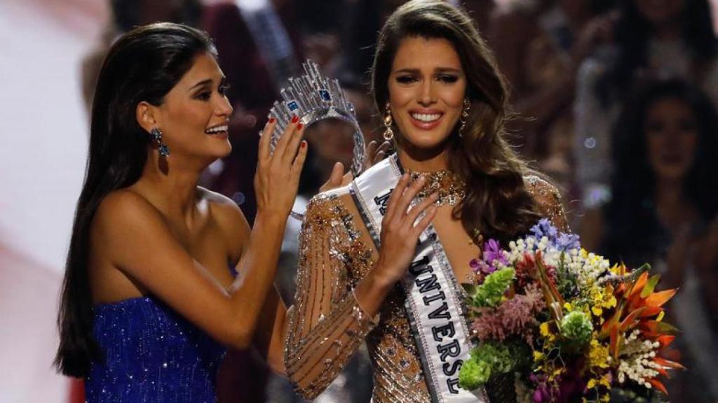 Imagen de archivo de Miss Francia siendo coronada Miss Universo en 2017.