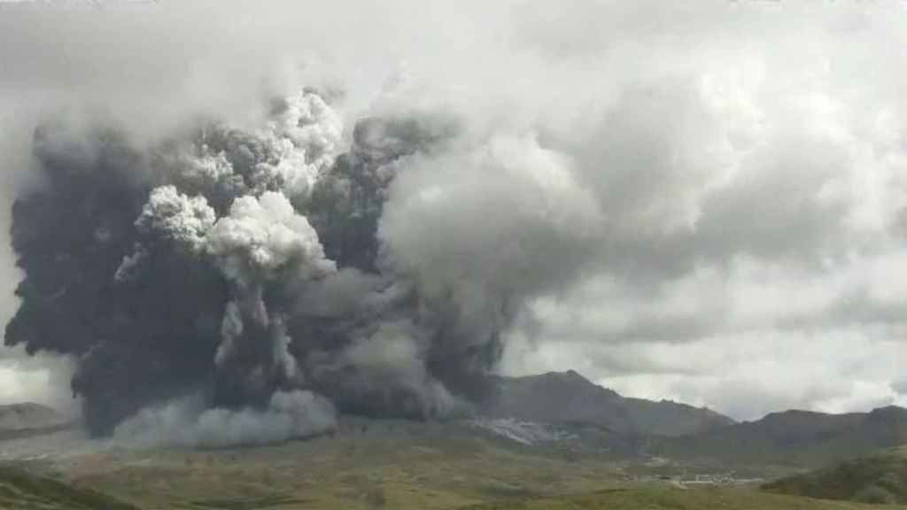 El Monte Aso en Japón entra en erupción. Efe