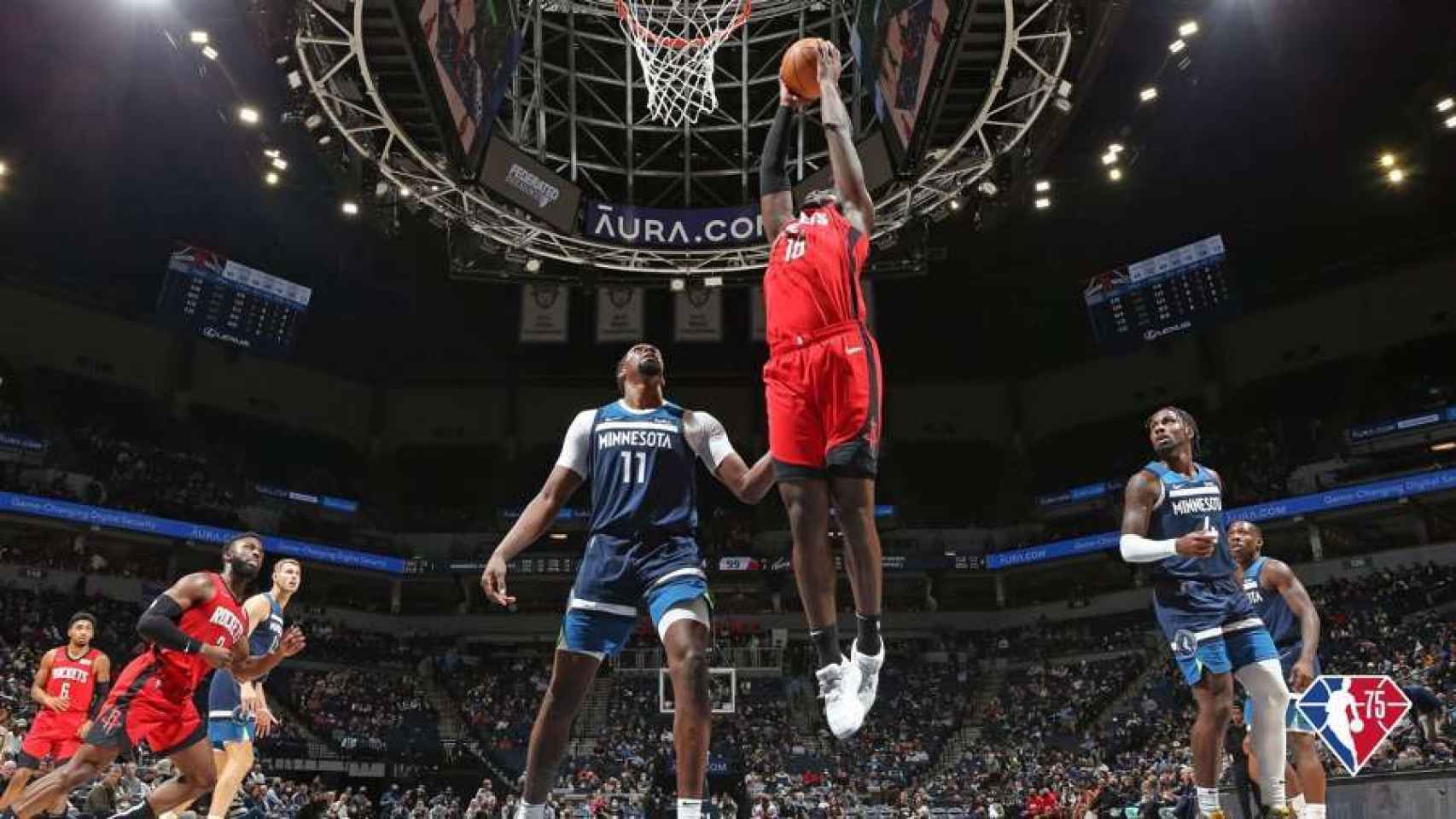 Garuba en su debut con Houston Rockets en la NBA. Foto: NBA