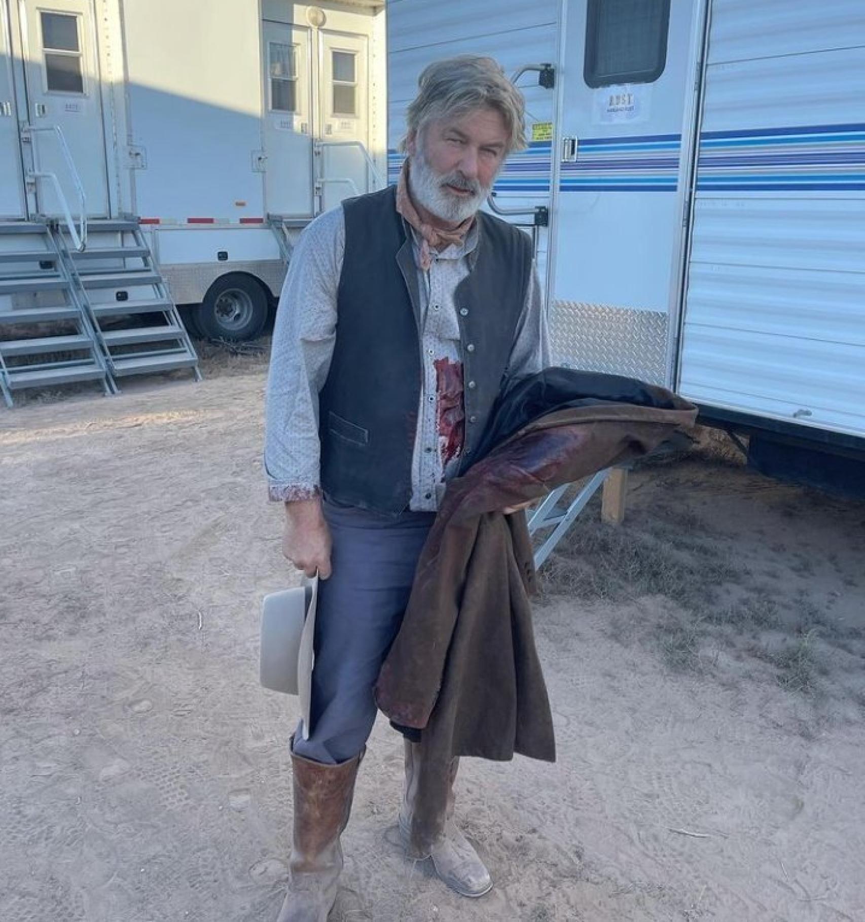 La foto de Alec Baldwin en el rodaje que luego borró.