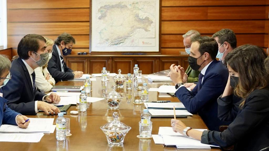 Reunión entre Juan Carlos Suárez-Quiñones y Conrado Íscar