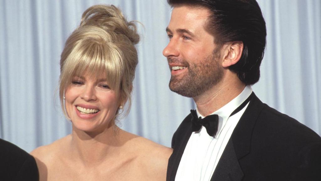 Kim Basinger y Alec Baldwin, en la ceremonia de entrega de los premios Oscar en los 90.