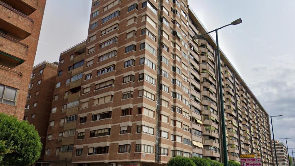 Edificio de Ia vivienda en el Paseo Isabel la Católica