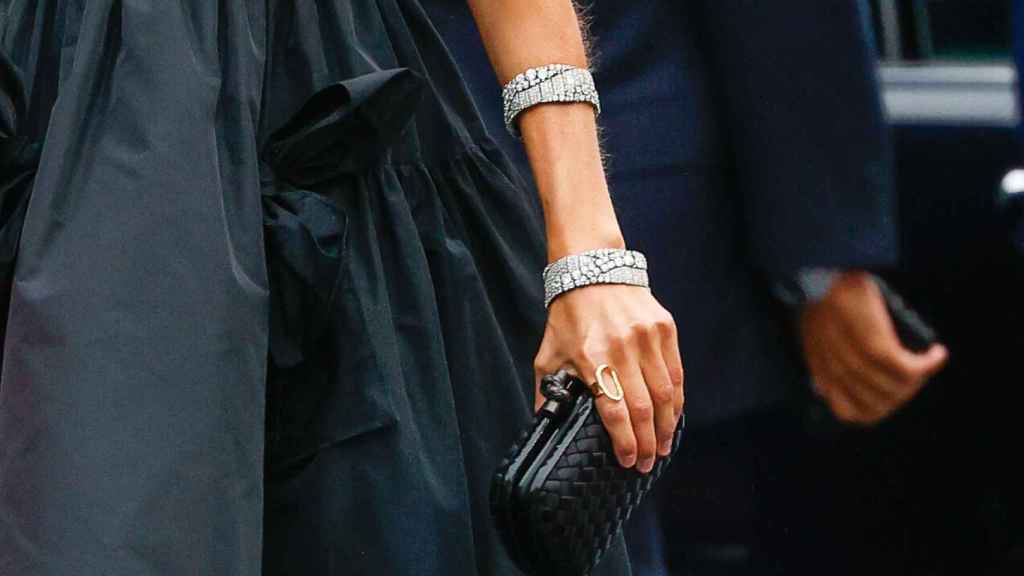 La Reina ha recuperado sus pulseras gemelas de Cartier.