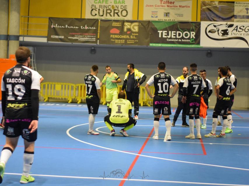 El Zamora Enamora, en un corrillo durante el partido