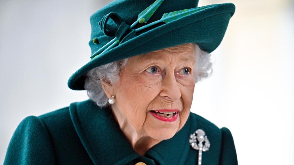 La reina Isabel II durante una sesión del Parlamento.