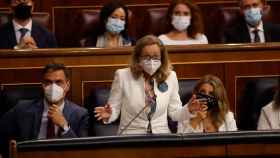 Pedro Sánchez, Nadia Calviño y Yolanda Díaz en el Congreso de los Diputados. Efe