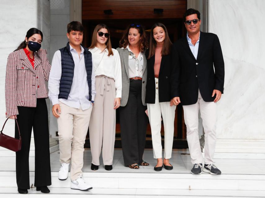 Alexia de Grecia and Carlos Morales durante el almuerzo junto a sus hijos, Arrietta, Carlos, Ana María y Amelia.