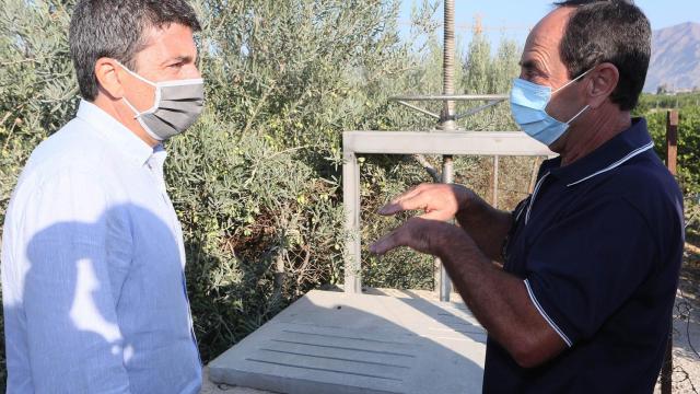 El presidente de la Diputación, Carlos Mazón, en la restauración de las puertas del Azarbe de Hurchillo  Tajo-Segura.