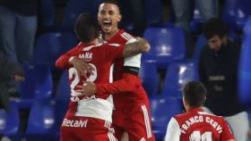 Santi Mina celebra su gol con el Celta de Vigo con Thiago Galhardo y Franco Cervi