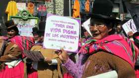 Mujeres bolivianas se manifiestan por el 8 de marzo.