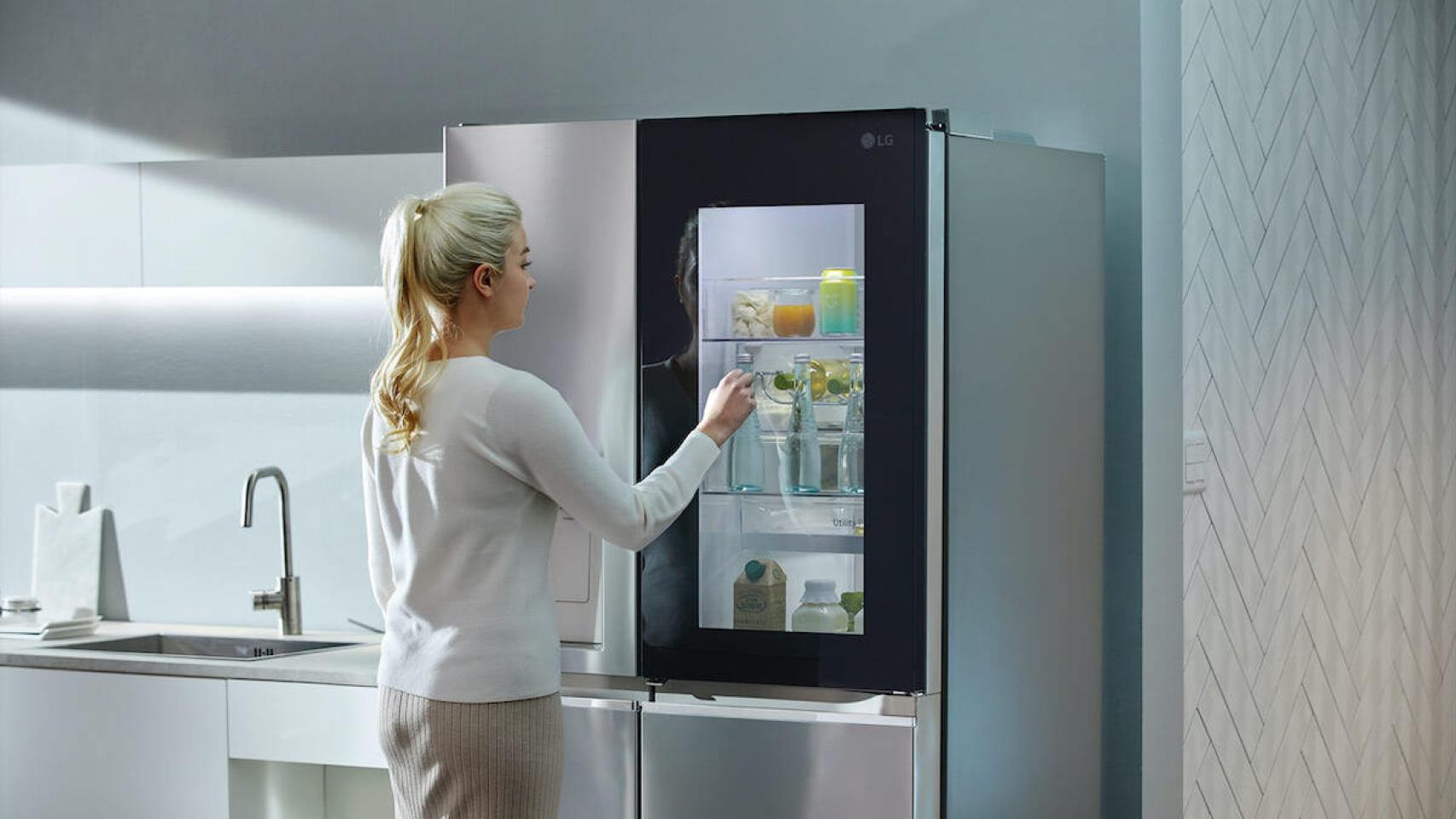 La elegancia en tu cocina: frigorífico con puerta de cristal 