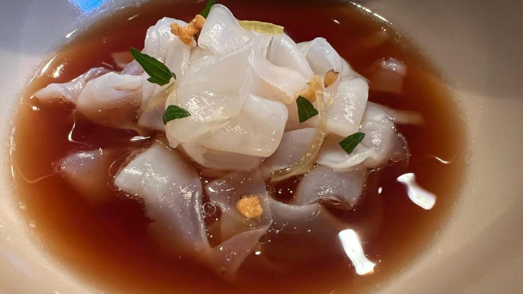 Tallarines con caldo de chipirón en Corral de la Morería