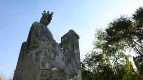 Así luce en Toledo la escultura de Alfonso X El Sabio después de ser rehabilitada