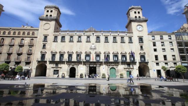 Antiguo edificio del Ayuntamiento de Alicante, en imagen de archivo.