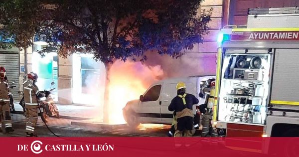 Una furgoneta en llamas en pleno centro de Valladolid