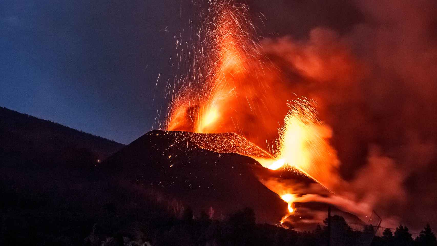 Lava y piroclastos emitidos por el volcán de Cumbre Vieja.
