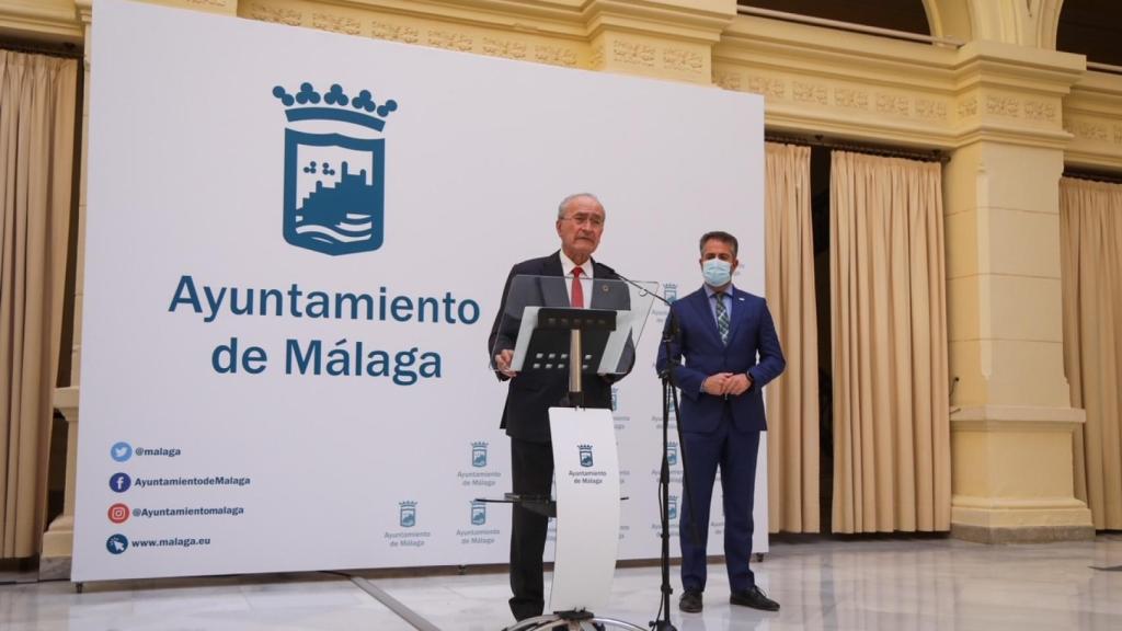 El alcalde, Francisco de la Torre, durante una rueda de prensa.
