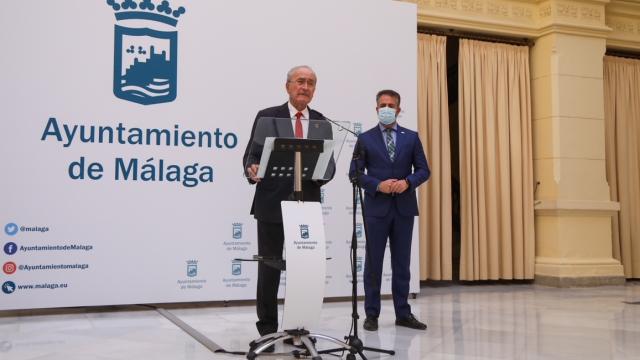 El alcalde, Francisco de la Torre, durante una rueda de prensa.