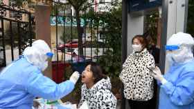 Las pruebas de detección del coronavirus en Lanzhou.