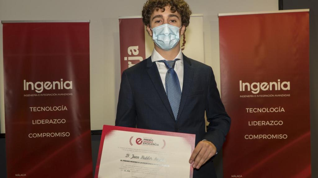 Juan Robles, ganador del premio Ingenia a la excelencia Manuel Rusillo.