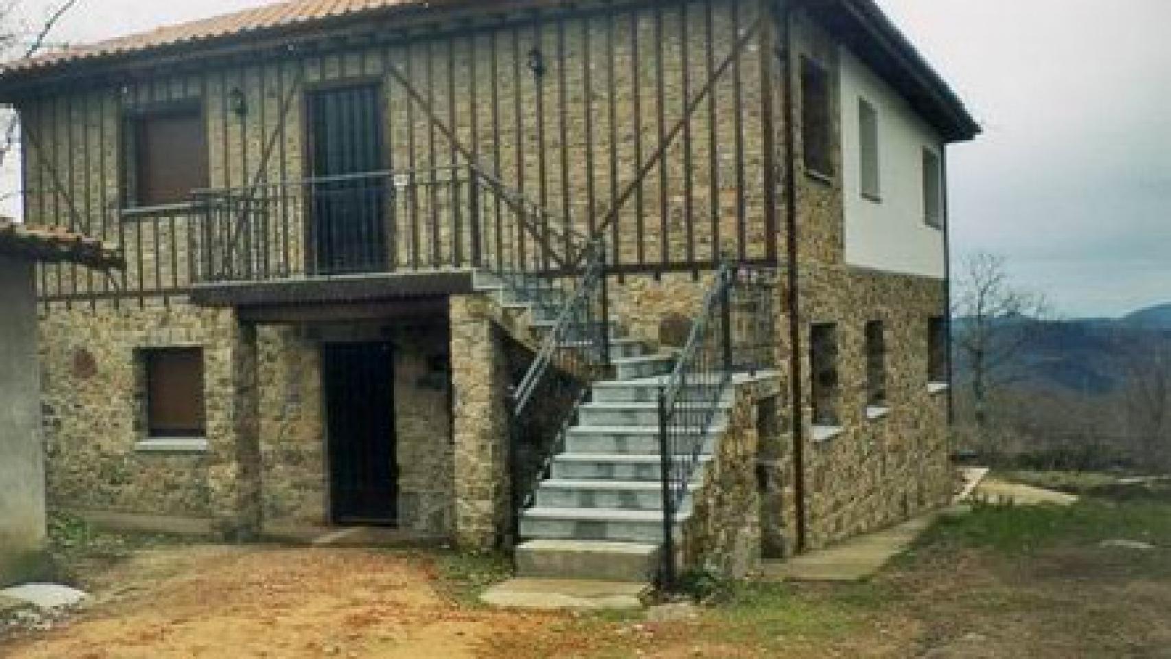 Imagen del exterior de una casa rural en Salamanca