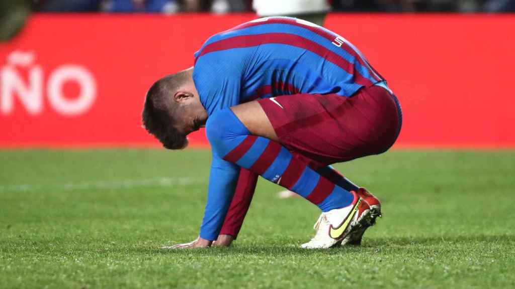 Gerard Piqué, triste tras la derrota del Barça en Vallecas