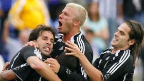 Beckham y Gago celebran un gol con Van Nistelrooy en 2006
