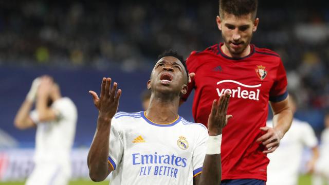 Vinicius se lamenta por una ocasión fallada ante Osasuna