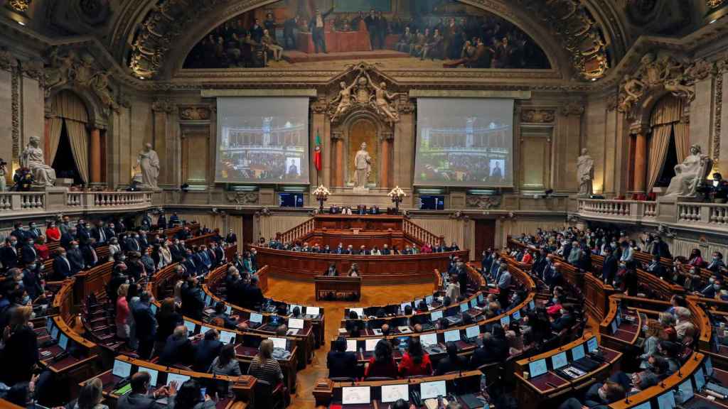 Los miembros del Parlamento portugués durante la votación del Presupuesto de 2022.