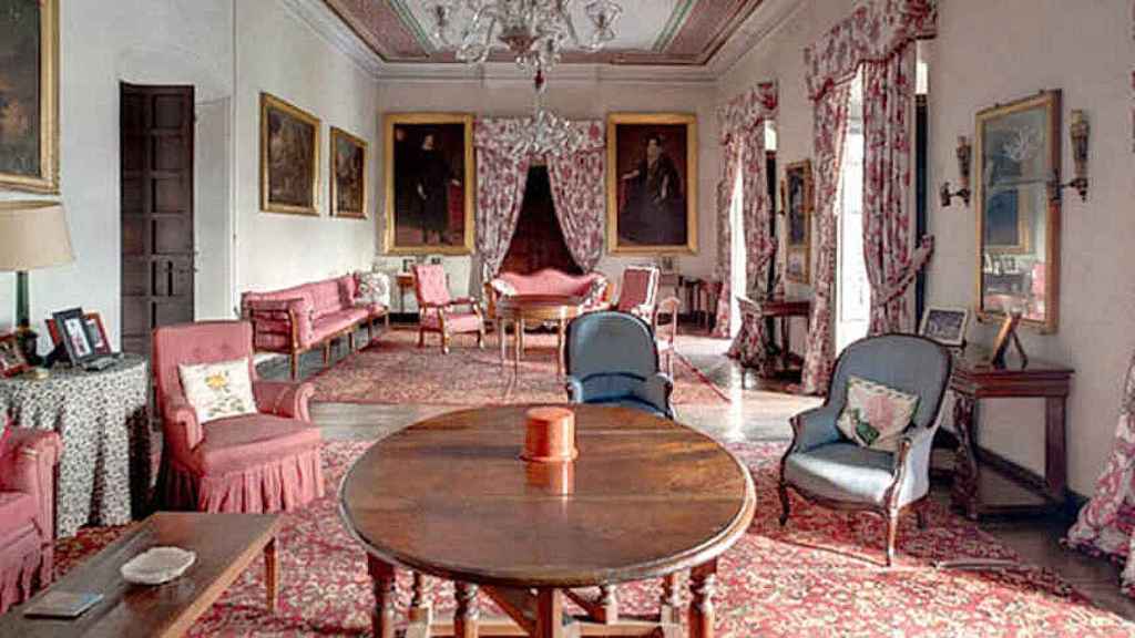 Uno de los majestuosos salones de estilo clásico que se pueden ver en el palacio.