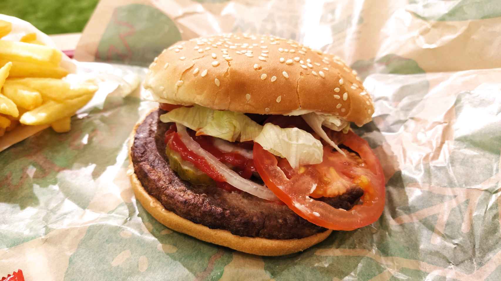 Aspecto visual de la hamburguesa Whopper vegetal de Burger King.
