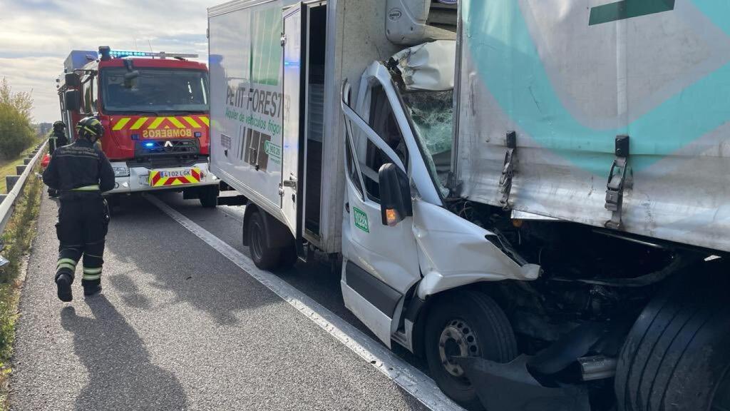Imagen de las retenciones tras el accidente