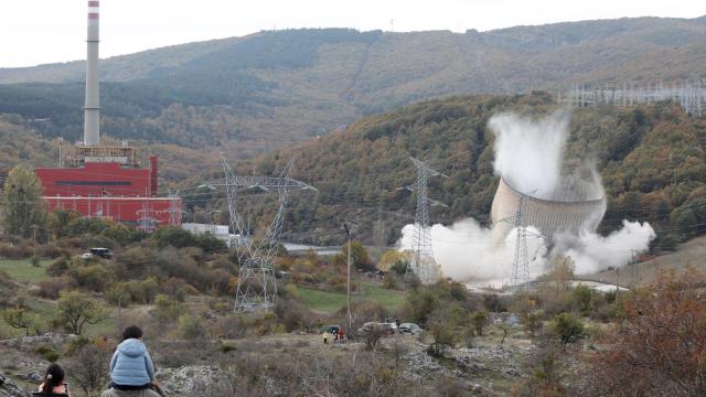 Voladura de la central térmica de Velilla del Río Carrión en Palencia