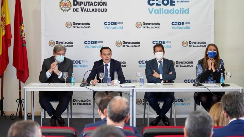 Un momento del encuentro entre la Diputación de Valladolid y la CEOE en Matapozuelos