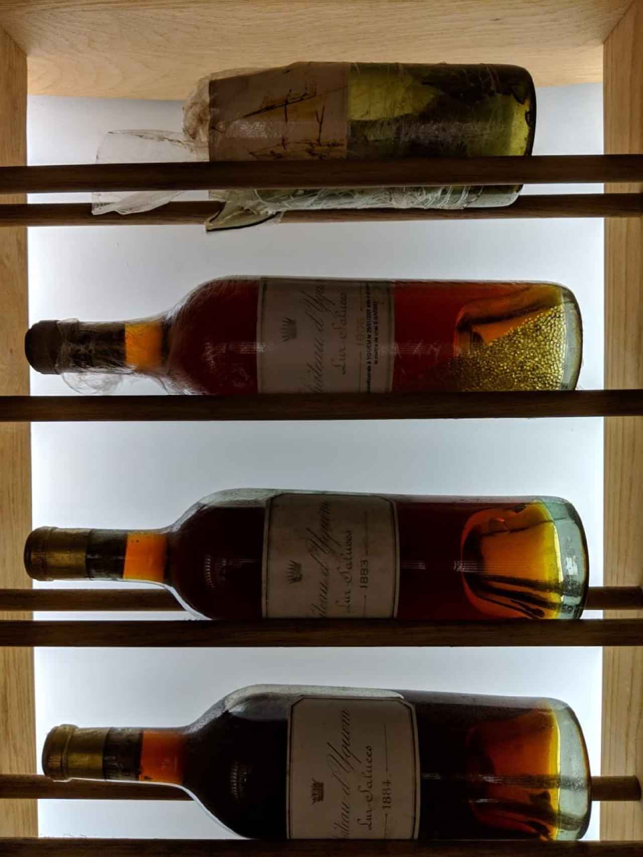 Las botellas de Château d'Yquem cuando aún lucían en la bodega de Atrio