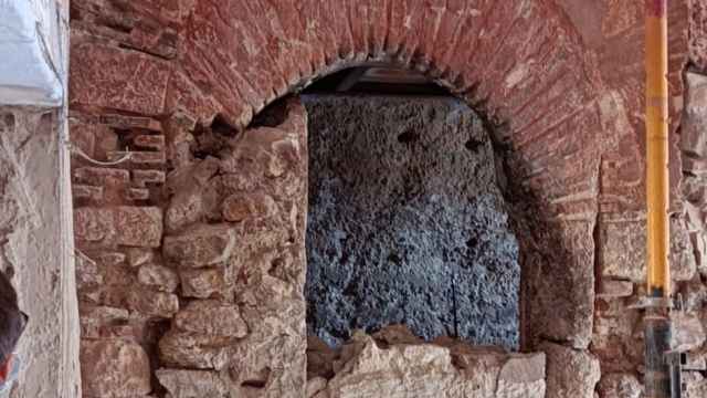 Puerta de entrada descubierta en las excavaciones arqueológicas en el castillo de Isso, en Hellín (Albacete). Foto: Ayuntamiento de Hellín