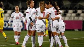 La selección española de fútbol femenino celebra un gol