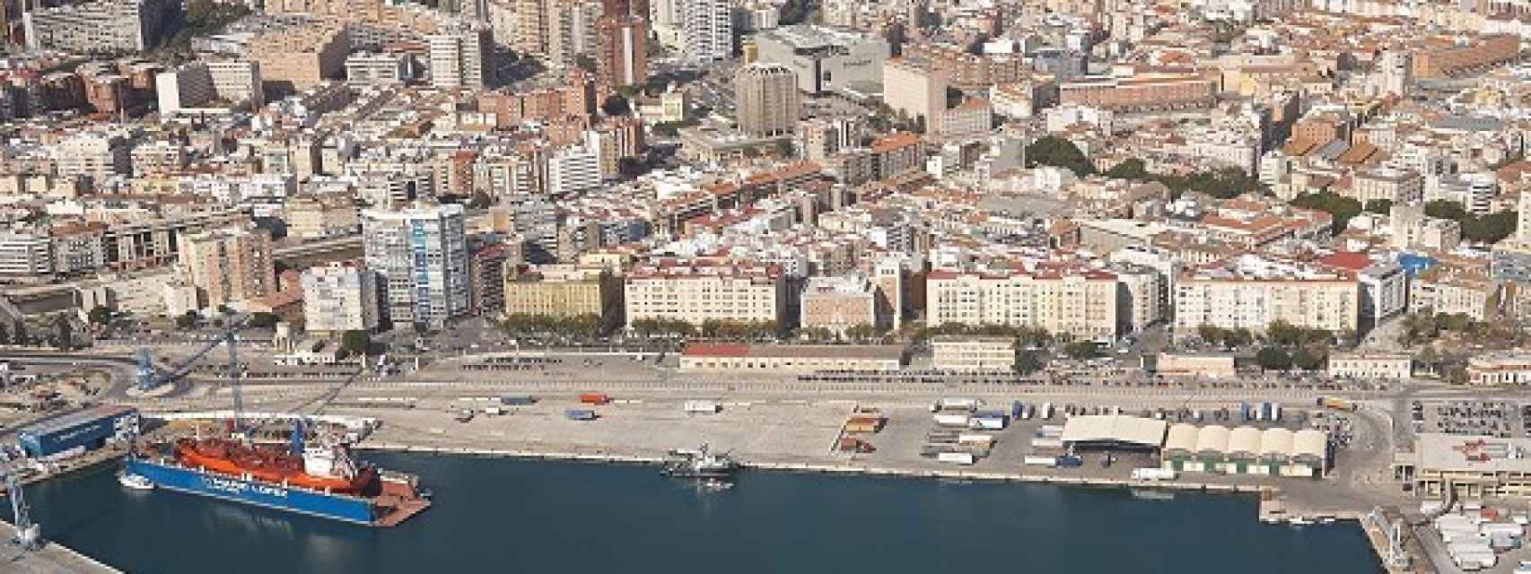 Imagen de archivo del puerto y de la Avenida Manuel Agustín Heredia, que forma parte del eje litoral de Málaga.